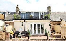 Berwick - Norham - 3 Bedrooms 2 Bathrooms - Stunning Walks And Views - Dog Friendly - Balcony - Log Fire - Private Garden - Off Street Parking - Quiet Rural Location - Fast Wifi